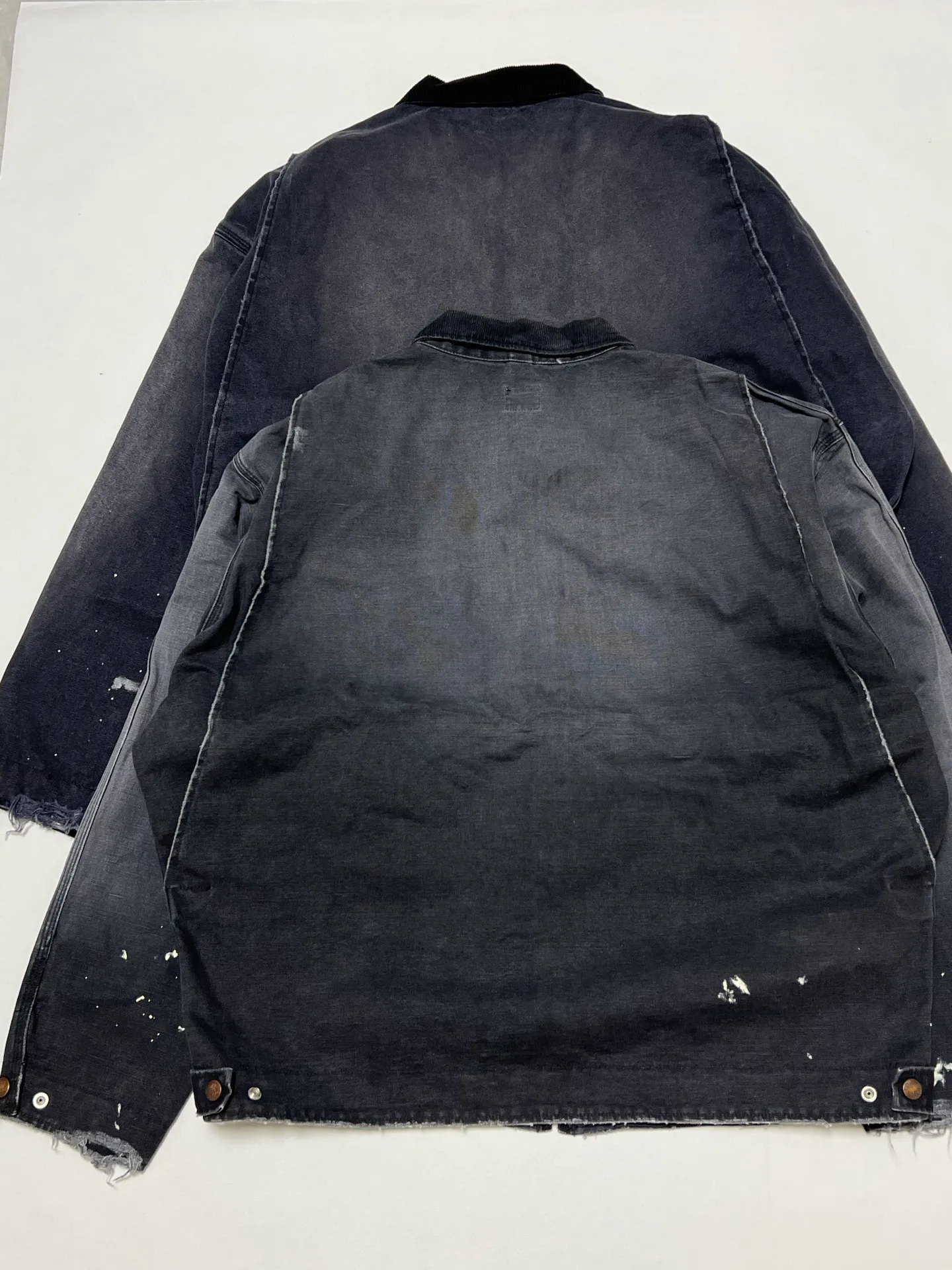 Comparison of panels SAINT Mxxxxxx DETROIT JACKET/DRUG/BLK Detroit Workwear Washed and Distressed Jacket Washed Black S-XL A super heavy-duty Detroit jacket. It took more than 3 months to develop. All details. No detail. Complete reproduction and restoration. Customized washed and faded Assute canvas fabric. Rewashed the watermark to make the bones irregular and whitened. Multiple damage and fraying treatments. The entire garment is completely hand-splashed with ink and paint. Heavy embroidery. Mold-opening with MX6 LOGO buttons Mold-opening customized placket with LOGO zipper No special shape zipper on the chest